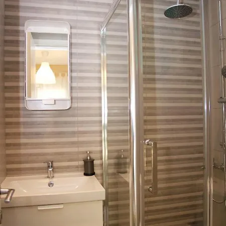 Super Cute & Cozy Mini In City Center