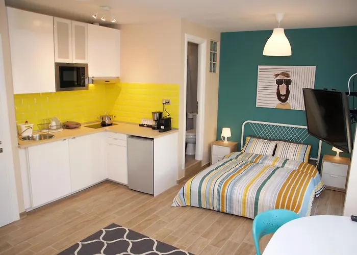 Super Cute & Cozy Mini In City Center Apartment