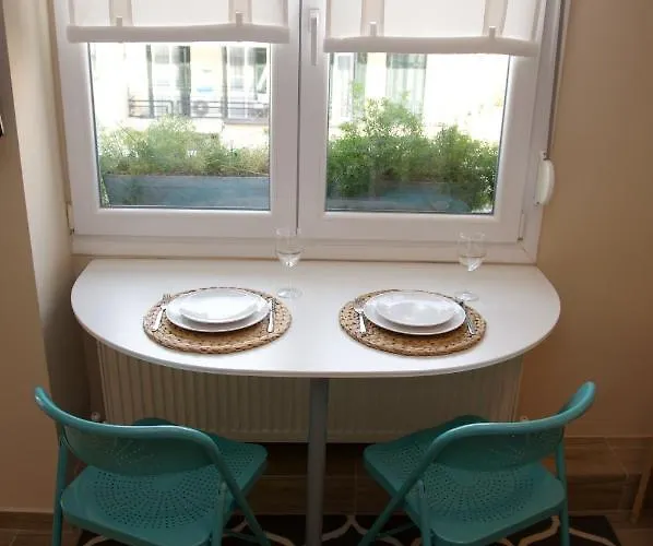 Super Cute & Cozy Mini In City Center Apartment *